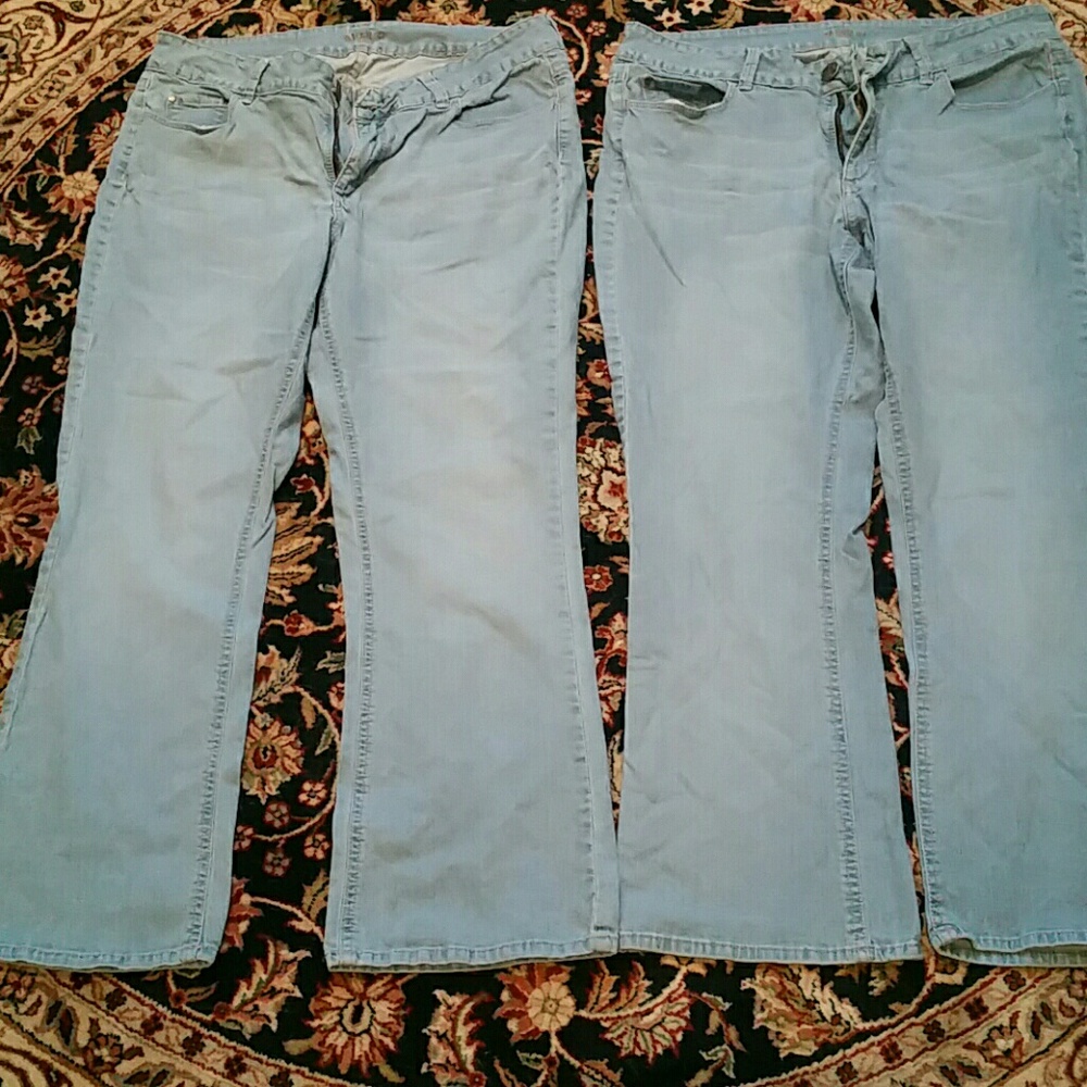 2 pairs of lee jeans